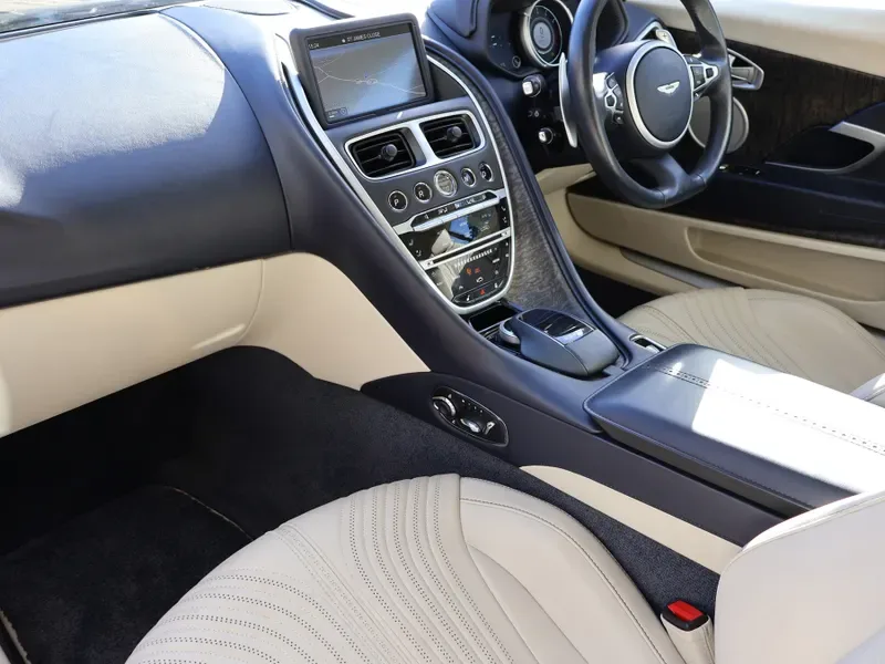 2020 Aston Martin DB11, 18/23
