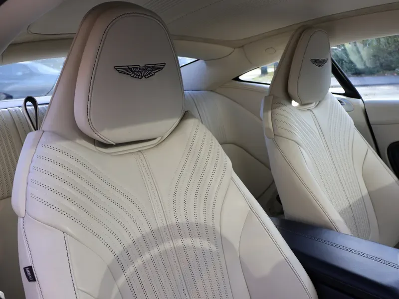 2020 Aston Martin DB11, 22/23