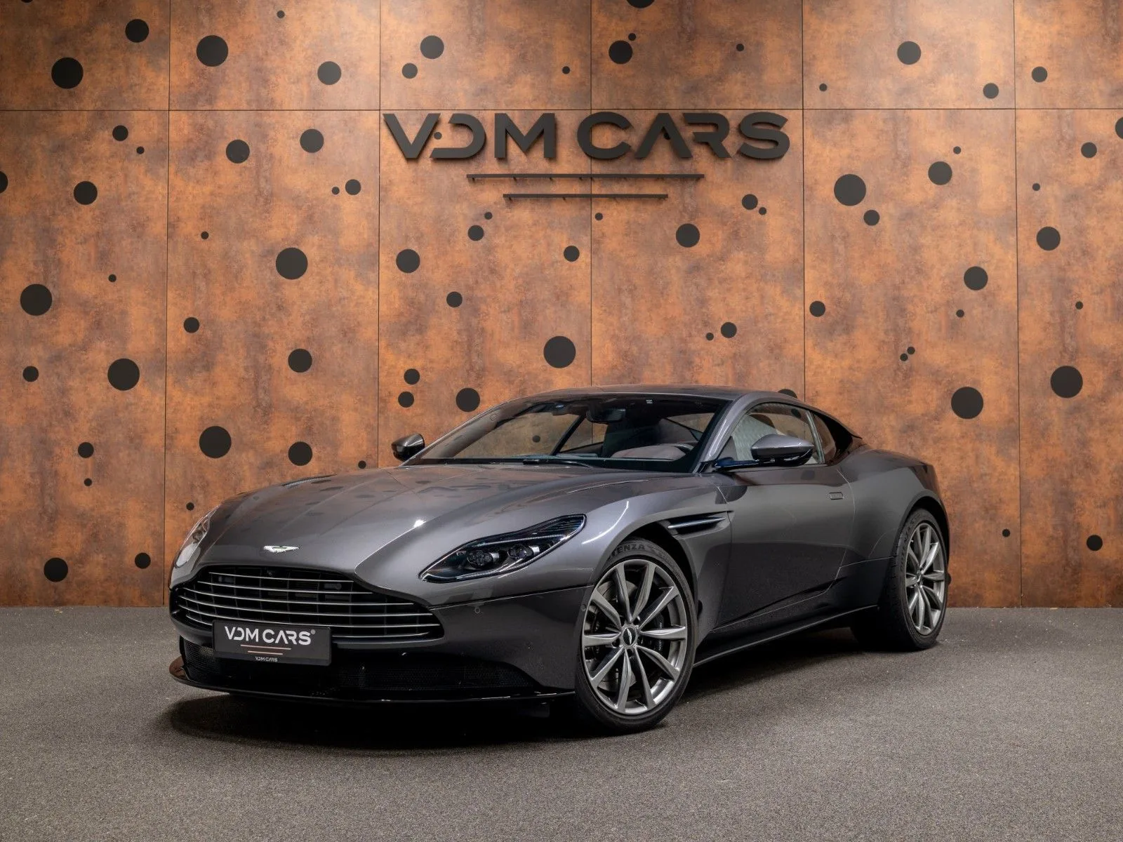 2020 Aston Martin DB11 V8 proposée par un spécialiste de la supercar à Gronau, Allemagne, photo principale