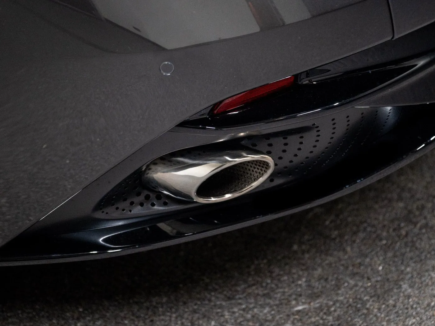 2020 Aston Martin DB11 V8 offered by a supercar dealer in Gronau, Germany, photo 14 of 25