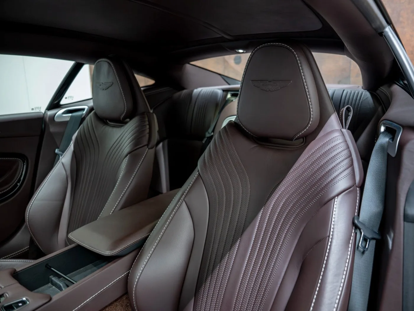2020 Aston Martin DB11 V8 offered by a supercar dealer in Gronau, Germany, photo 17 of 25