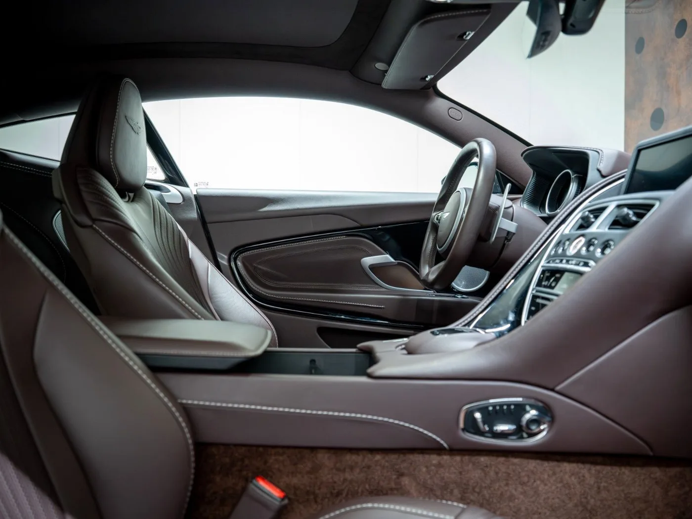 2020 Aston Martin DB11 V8 offered by a supercar dealer in Gronau, Germany, photo 21 of 25