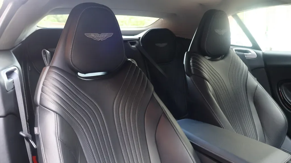 2020 Aston Martin DB11, 8/15