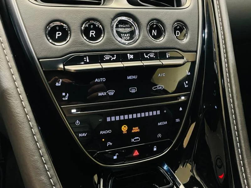 2020 Aston Martin DBS Superleggera, 18/20