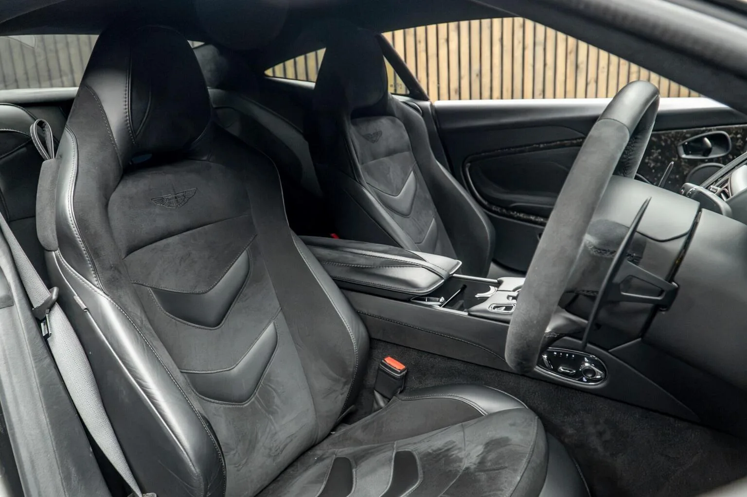 2020 Aston Martin DBS Superleggera, 2/30