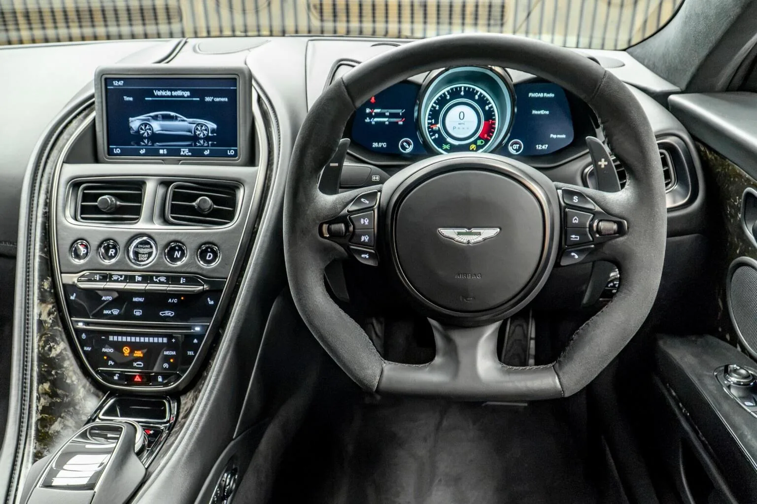 2020 Aston Martin DBS Superleggera, 25/30