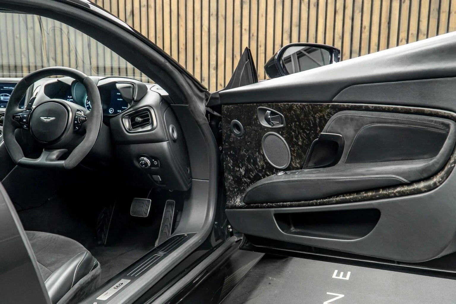 2020 Aston Martin DBS Superleggera, 30/30