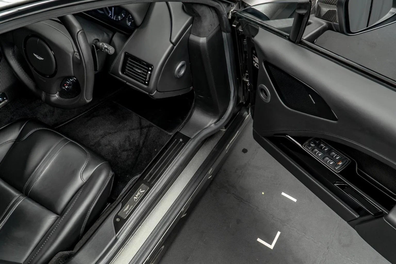 2020 Aston Martin Rapide AMR, 28/30