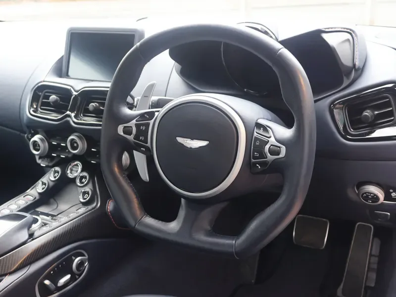 2020 Aston Martin Vantage, 3/30