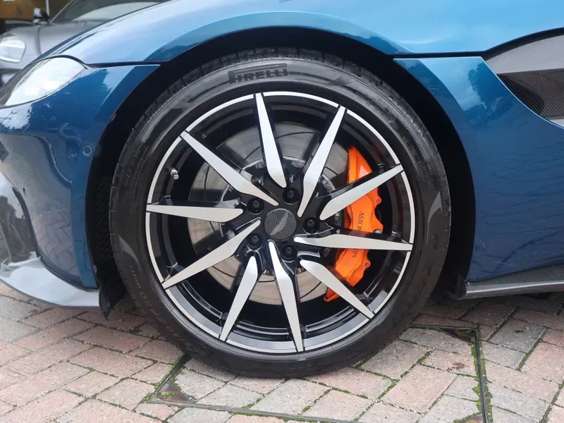 2020 Aston Martin Vantage, 5/30