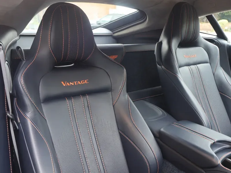 2020 Aston Martin Vantage, 10/30