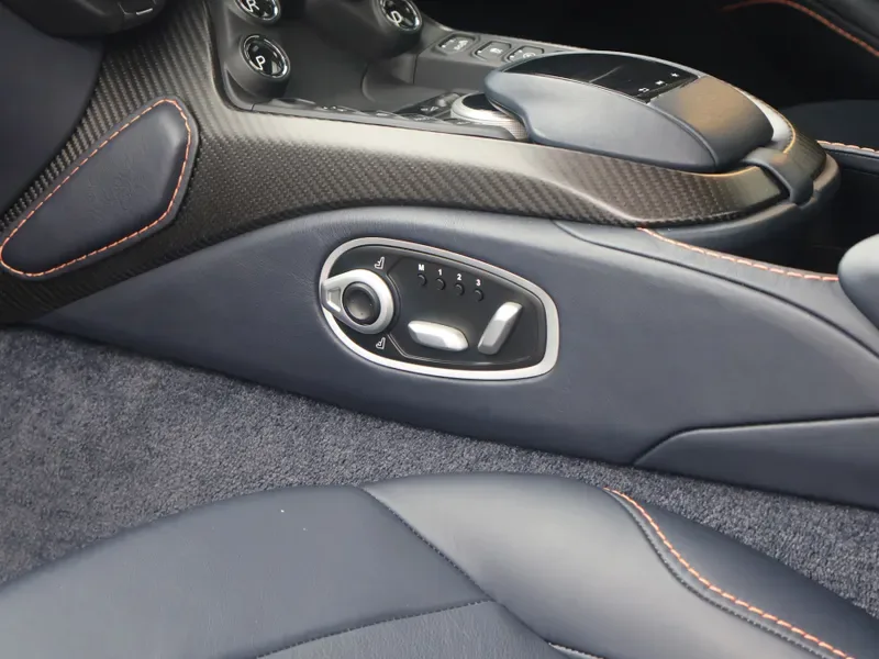 2020 Aston Martin Vantage, 23/30