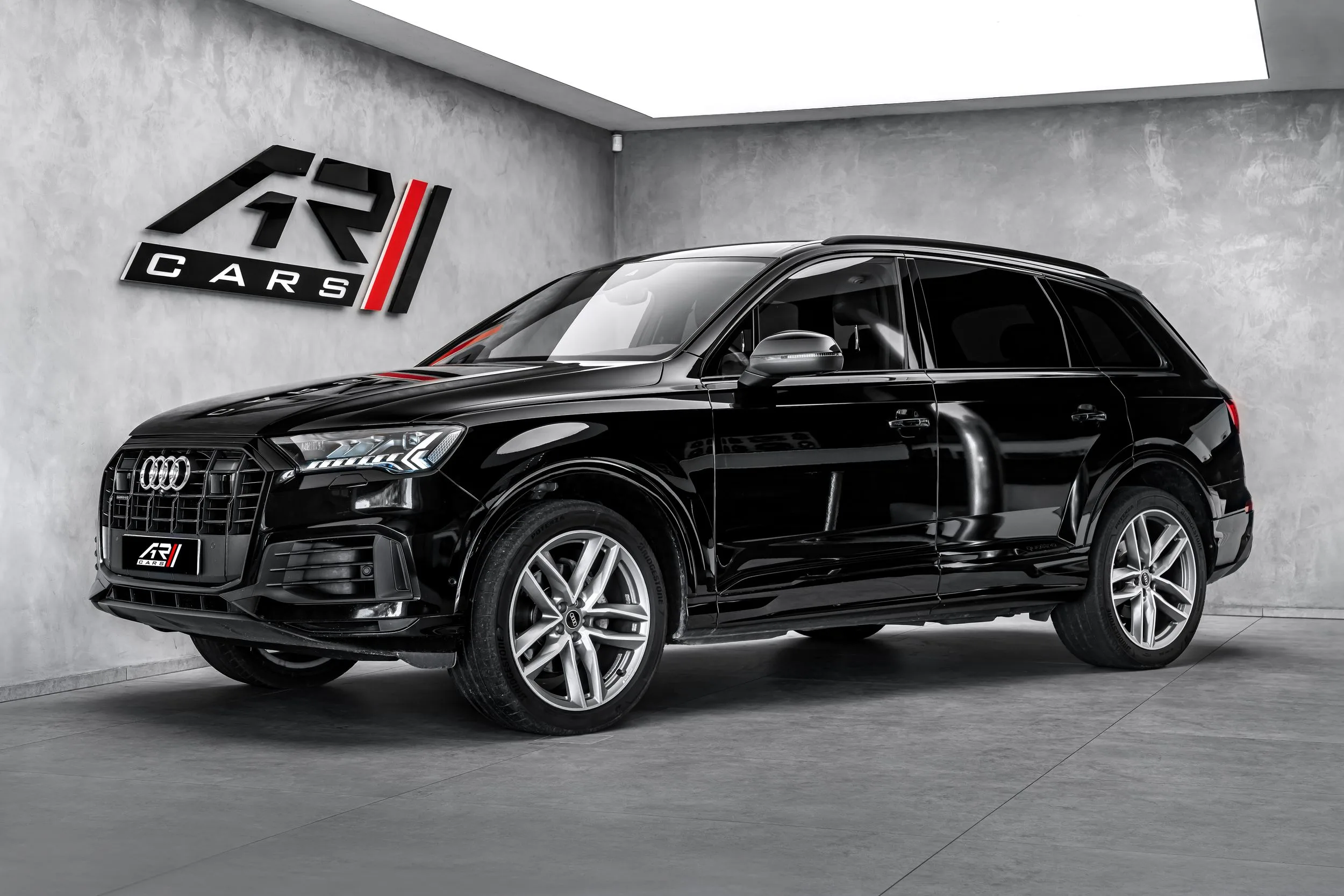 2020 Audi Q7 angeboten von einem Spezialhändler in Ostrava, Tschechien, Hauptfoto