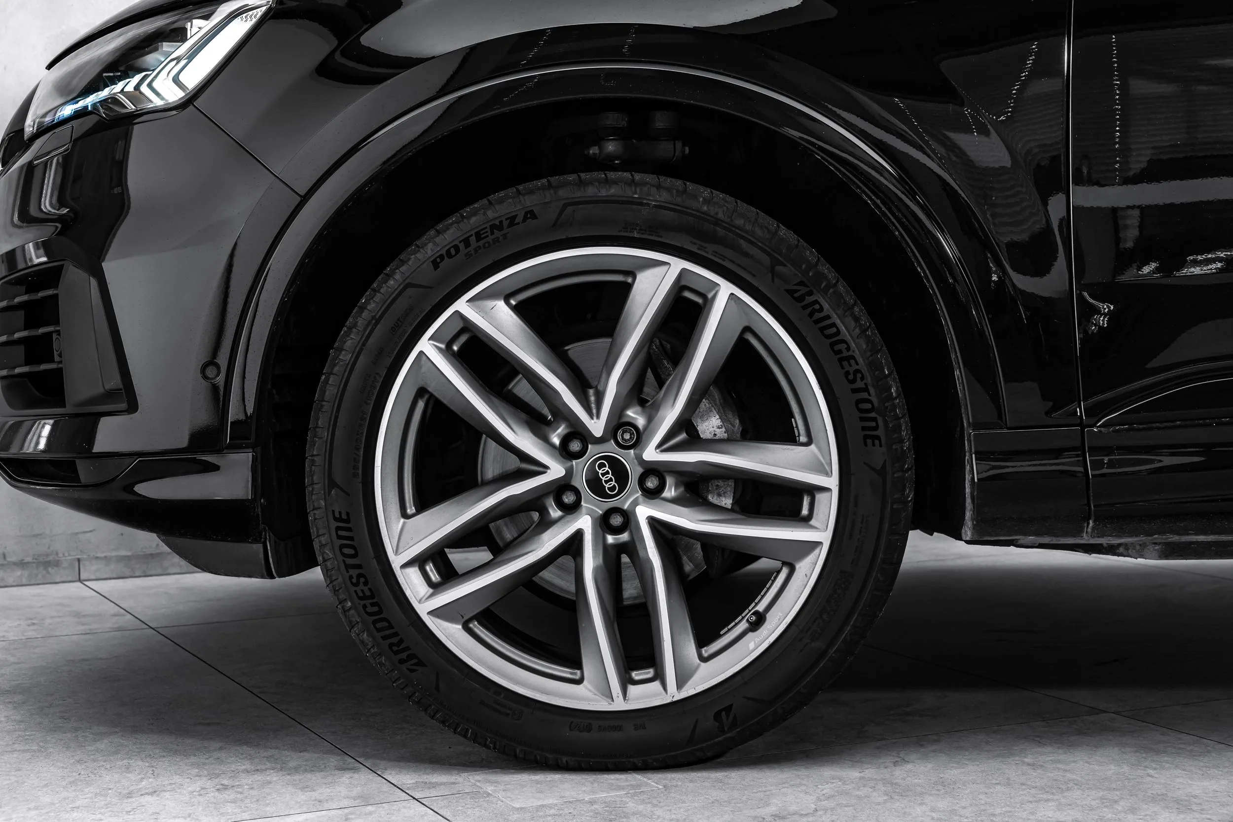 2020 Audi Q7, 2/24