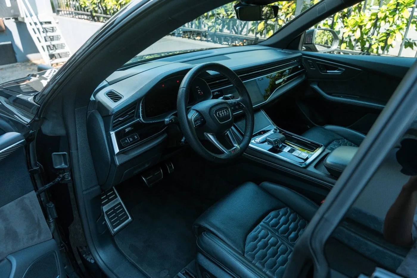 2020 Audi RS Q8 offered by a supercar dealer in Gronau, Germany, photo 16 of 25