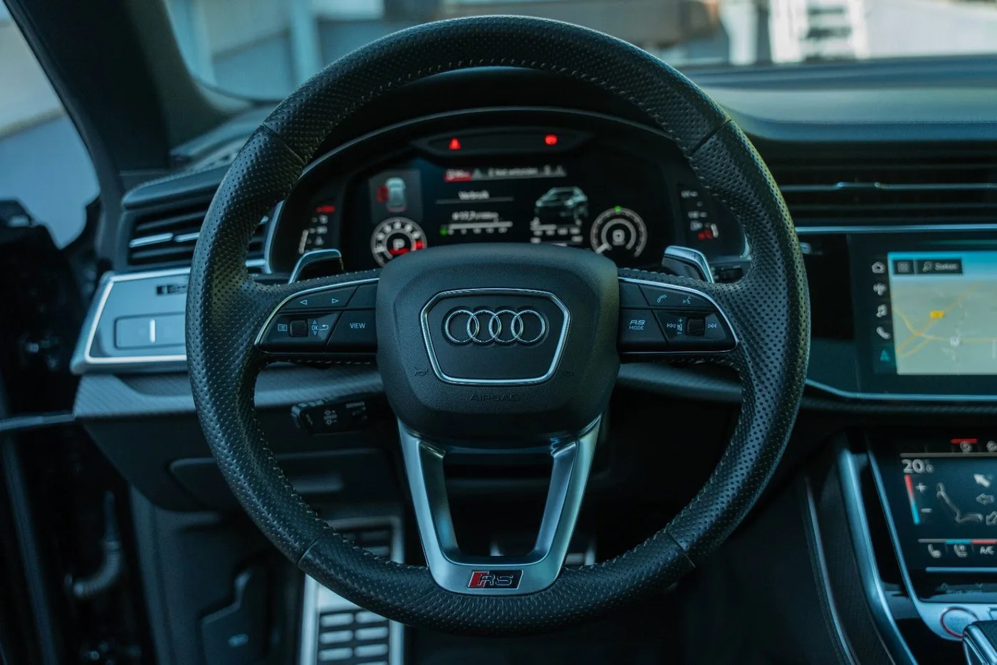 2020 Audi RS Q8 offered by a supercar dealer in Gronau, Germany, photo 20 of 25