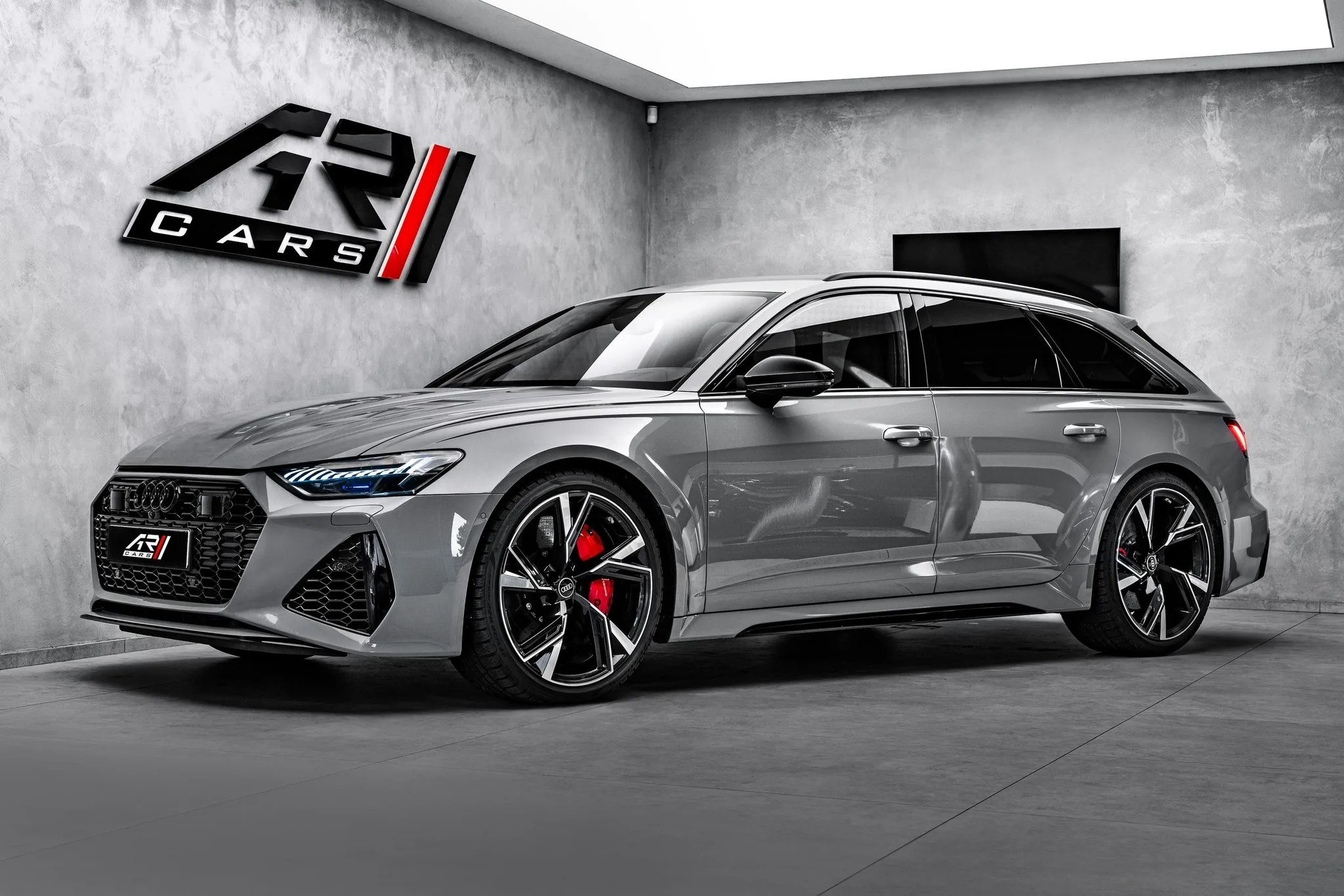 2020 Audi RS6 Avant angeboten von einem Fachhändler in Ostrava, Tschechien, Hauptfoto