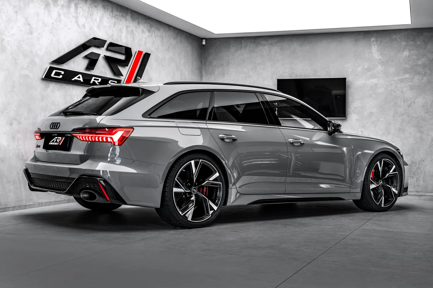 2020 Audi RS6 Avant offered by a specialist dealer in Ostrava, Czechia, photo 5 of 15