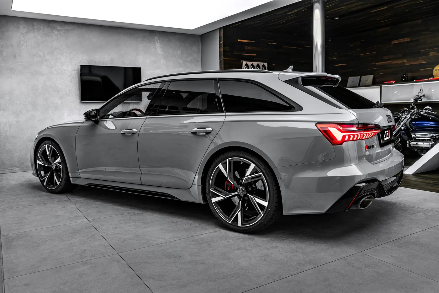 2020 Audi RS6 Avant offered by a specialist dealer in Ostrava, Czechia, photo 7 of 15