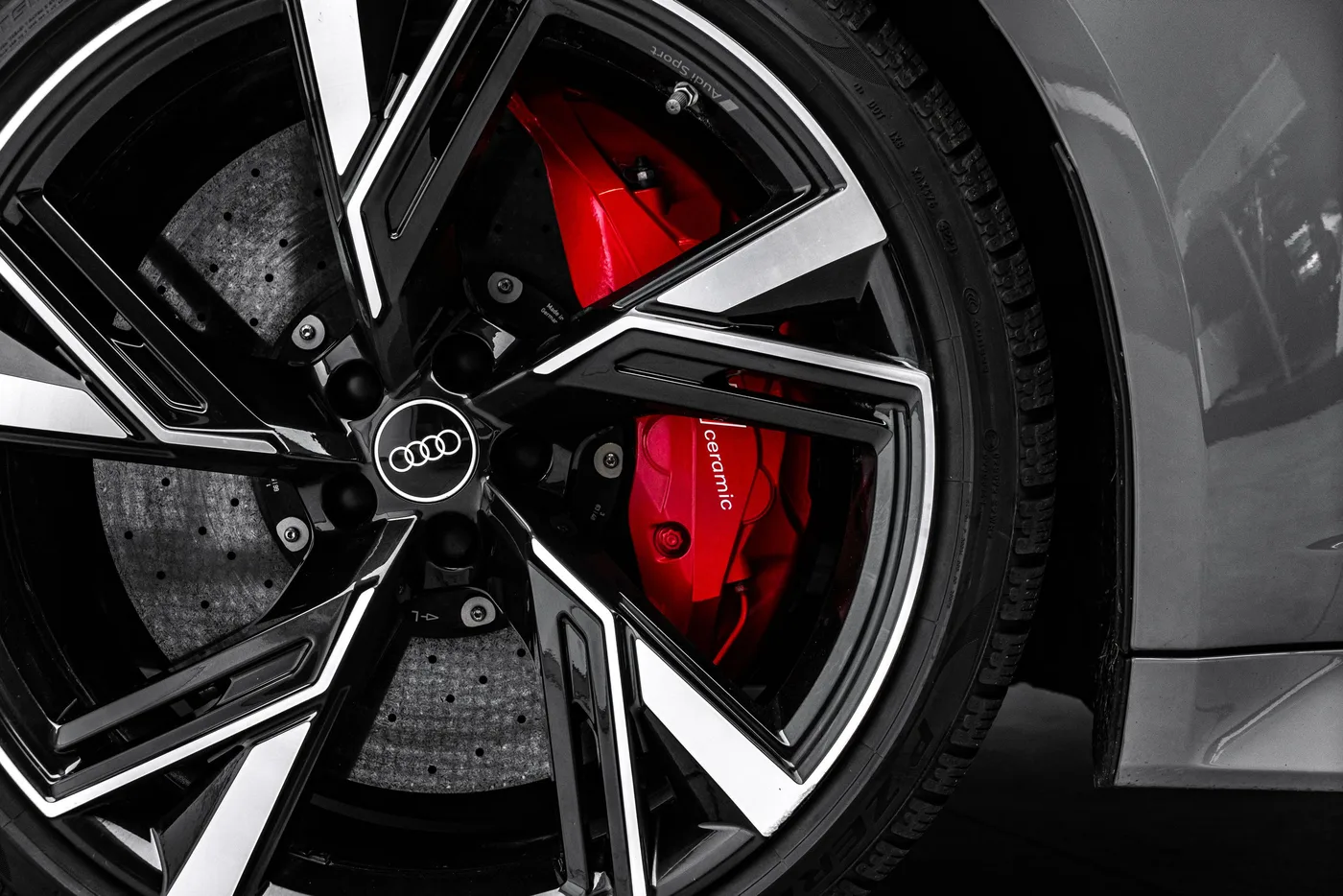 2020 Audi RS6 Avant offered by a specialist dealer in Ostrava, Czechia, photo 10 of 15