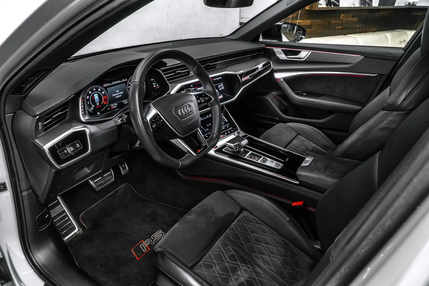2020 Audi RS6 Avant offered by a specialist dealer in Ostrava, Czechia, photo 12 of 15