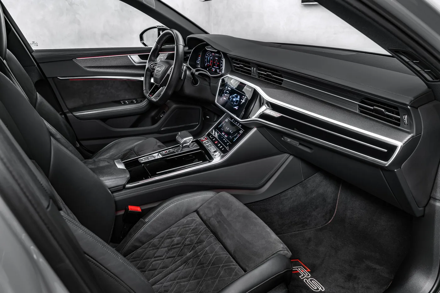2020 Audi RS6 Avant offered by a specialist dealer in Ostrava, Czechia, photo 13 of 15