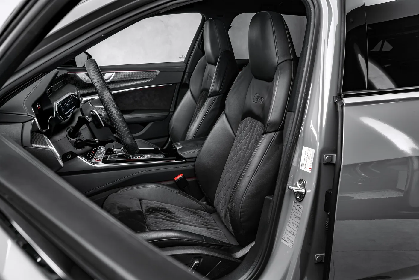 2020 Audi RS6 Avant offered by a specialist dealer in Ostrava, Czechia, photo 14 of 15