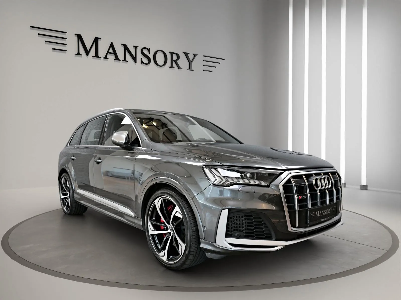 2020 Audi SQ7 proposée par un concessionnaire spécialisé à Prague, Tchéquie, photo principale