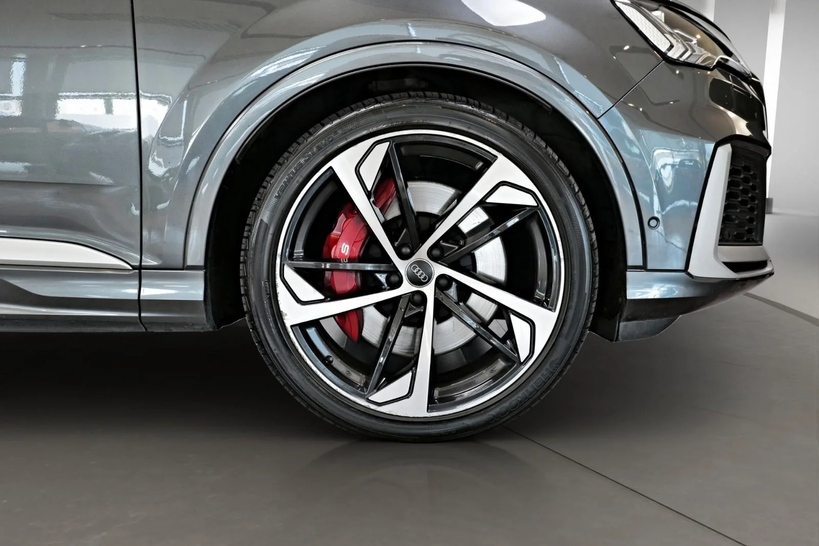 2020 Audi SQ7, 4/25