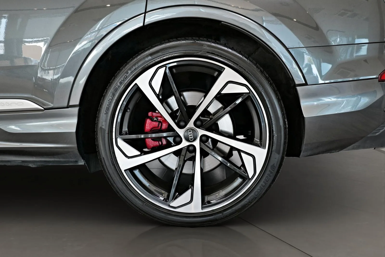 2020 Audi SQ7, 8/25