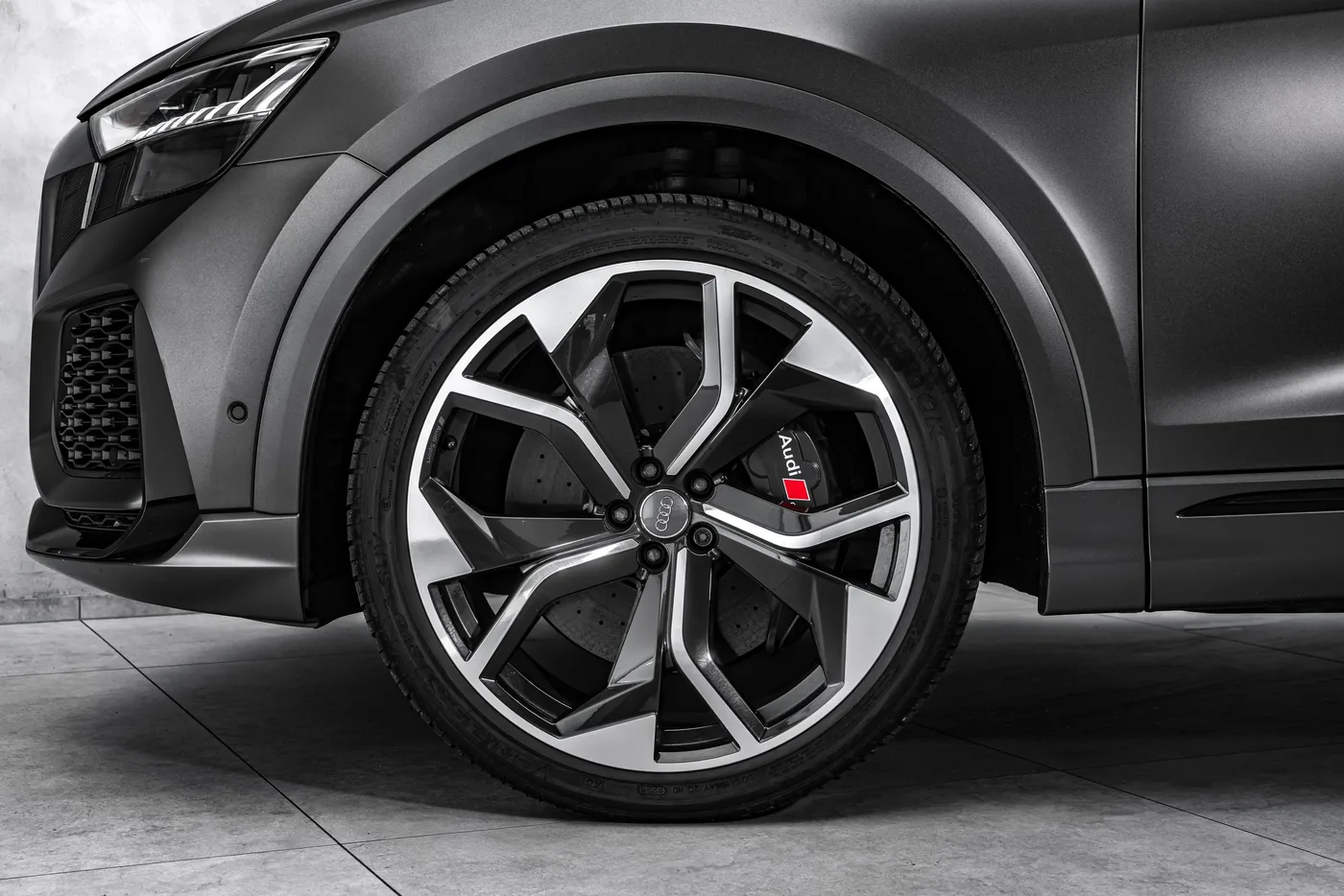 2020 Audi SQ8 offered by a specialist dealer in Ostrava, Czechia, photo 2 of 25