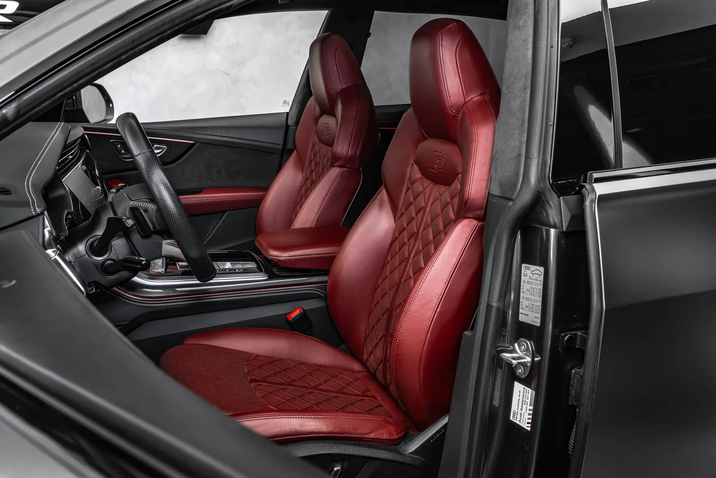 2020 Audi SQ8 offered by a specialist dealer in Ostrava, Czechia, photo 15 of 25