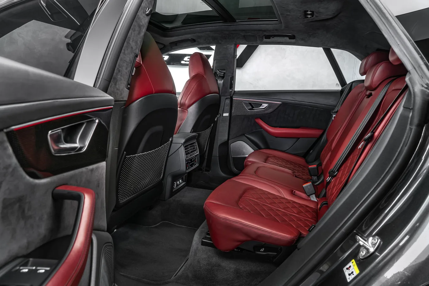 2020 Audi SQ8 offered by a specialist dealer in Ostrava, Czechia, photo 16 of 25