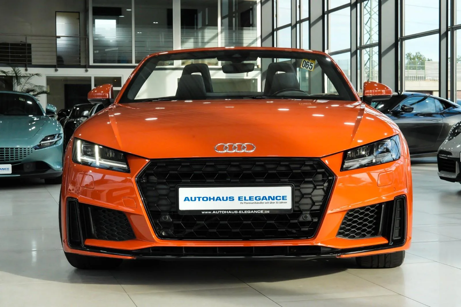 2020 Audi TT Roadster angeboten von einem Fachhändler in Köln, Deutschland, Hauptfoto