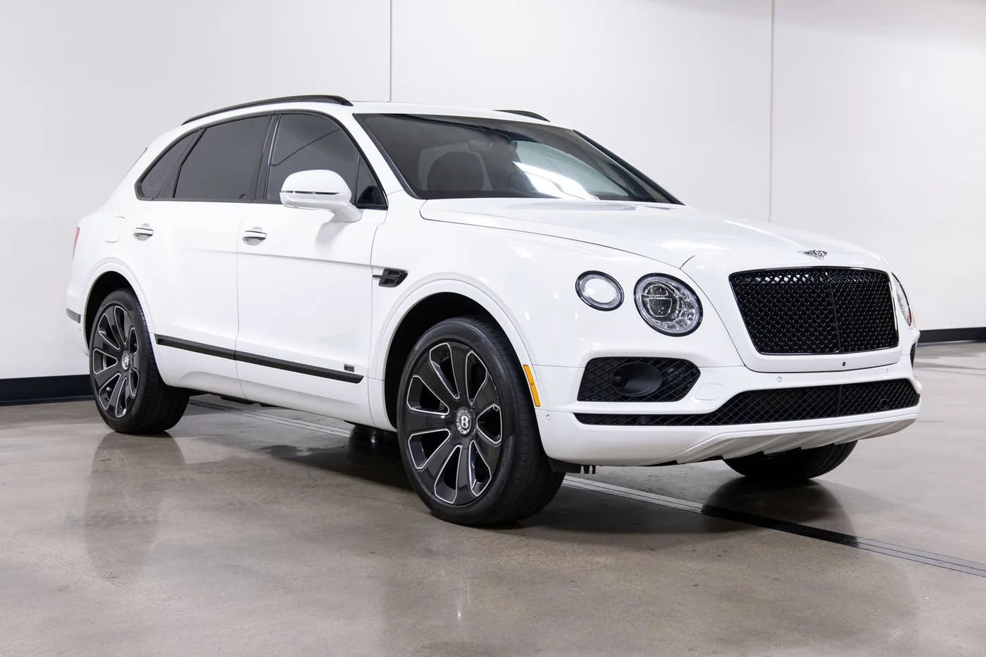 2020 Bentley Bentayga sold by a specialist dealer in Costa Mesa, United States, photo 2 of 15