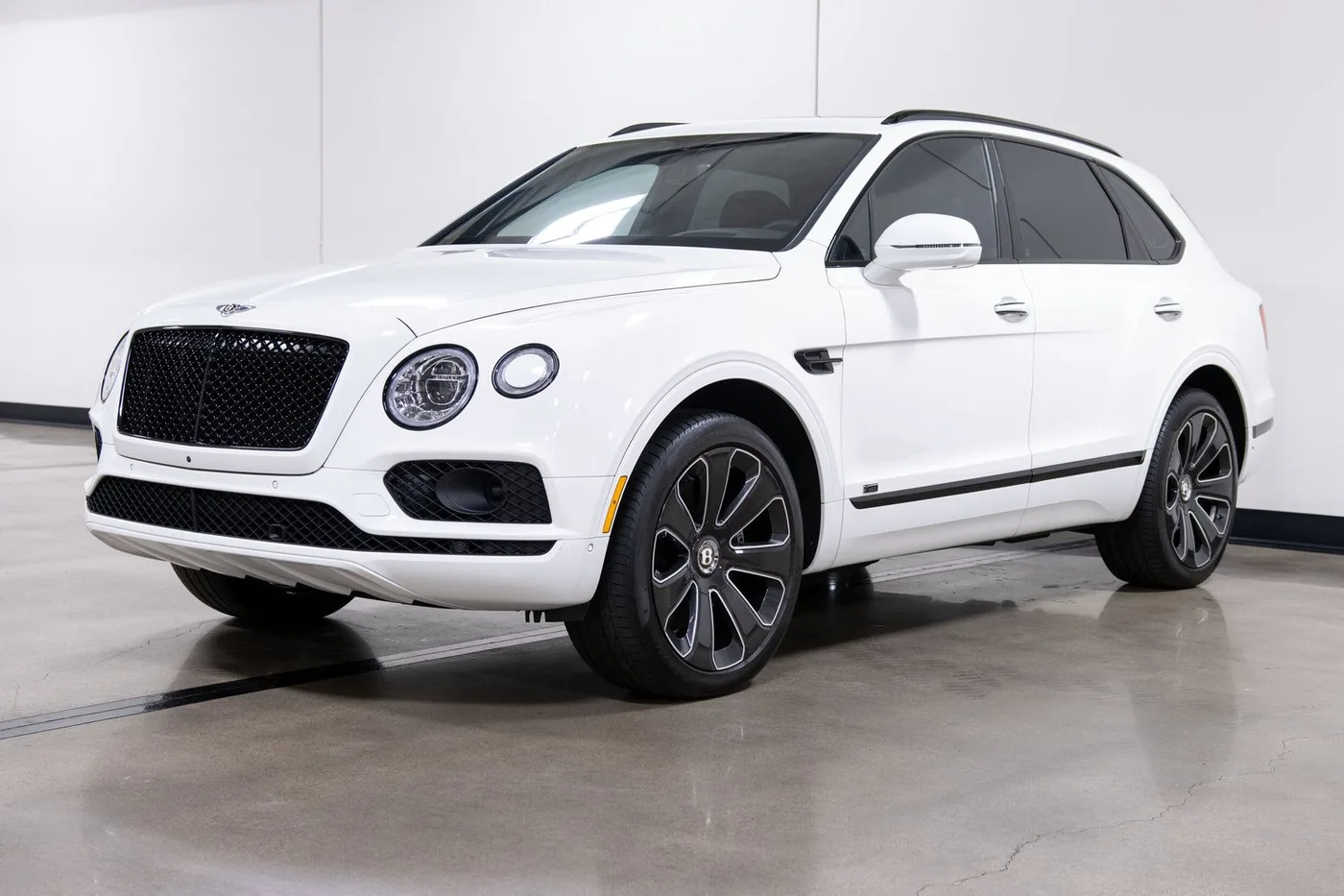 2020 Bentley Bentayga sold by a specialist dealer in Costa Mesa, United States, photo 4 of 15