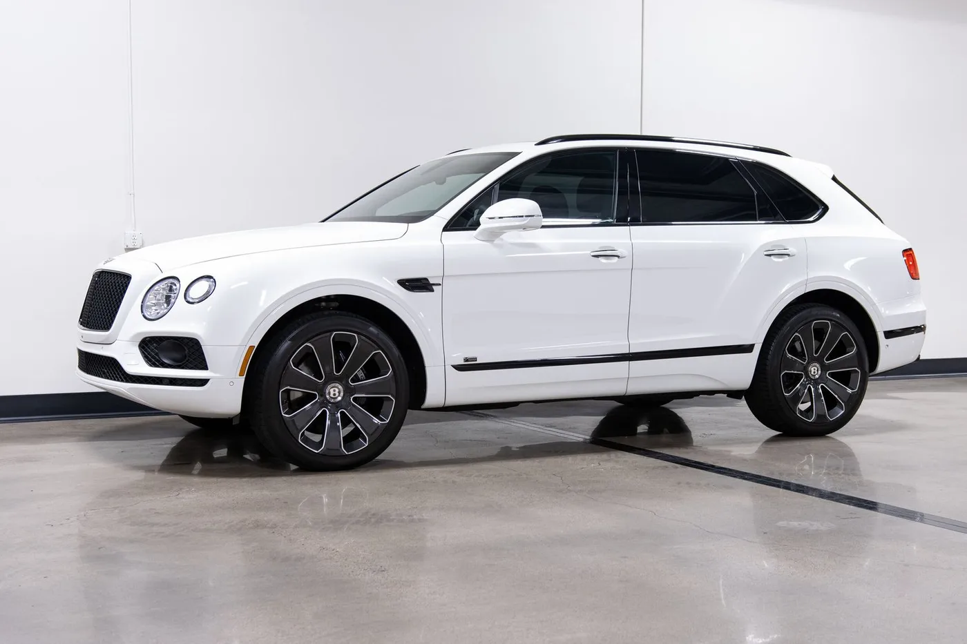 2020 Bentley Bentayga sold by a specialist dealer in Costa Mesa, United States, photo 5 of 15