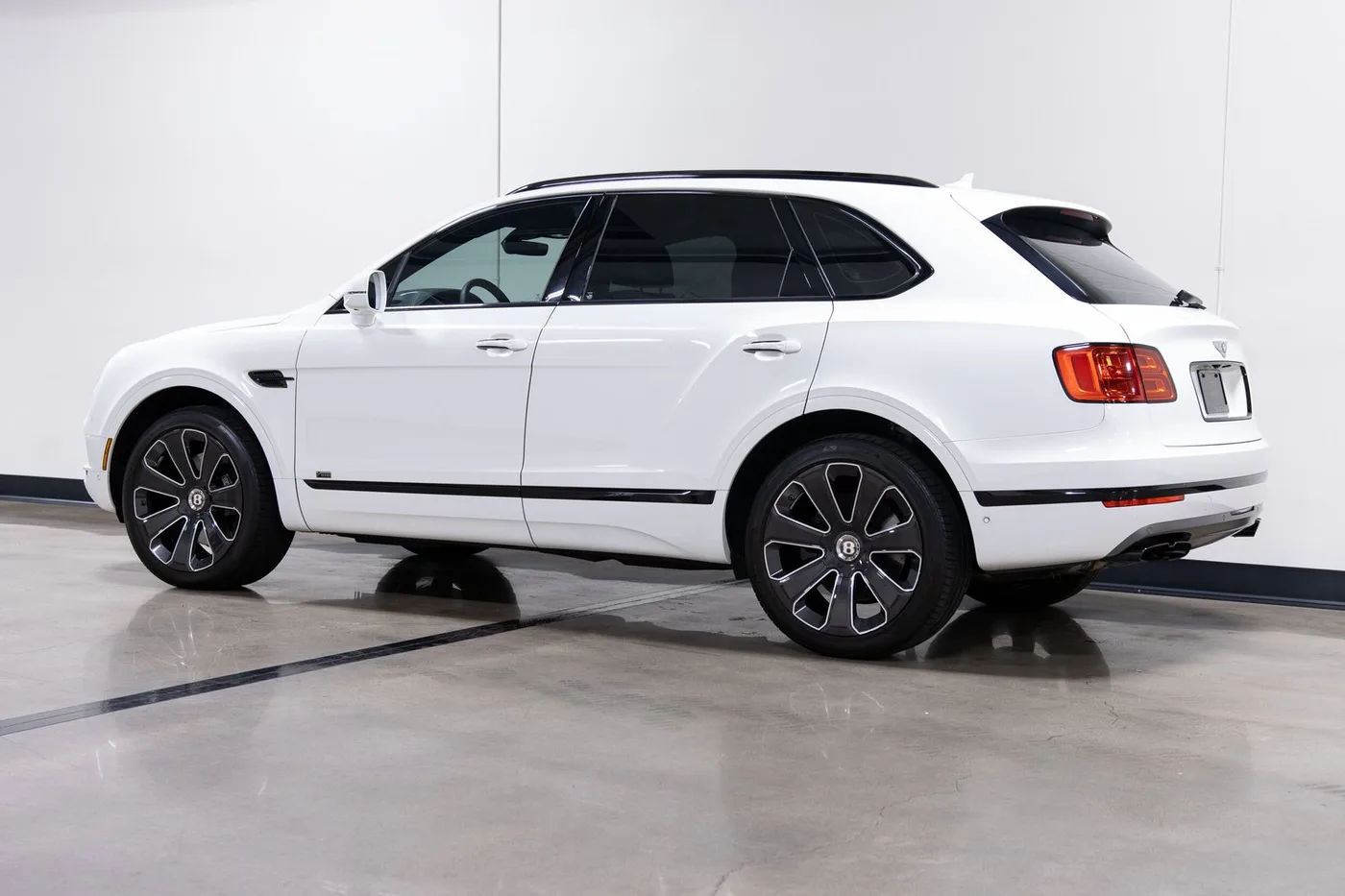 2020 Bentley Bentayga sold by a specialist dealer in Costa Mesa, United States, photo 7 of 15