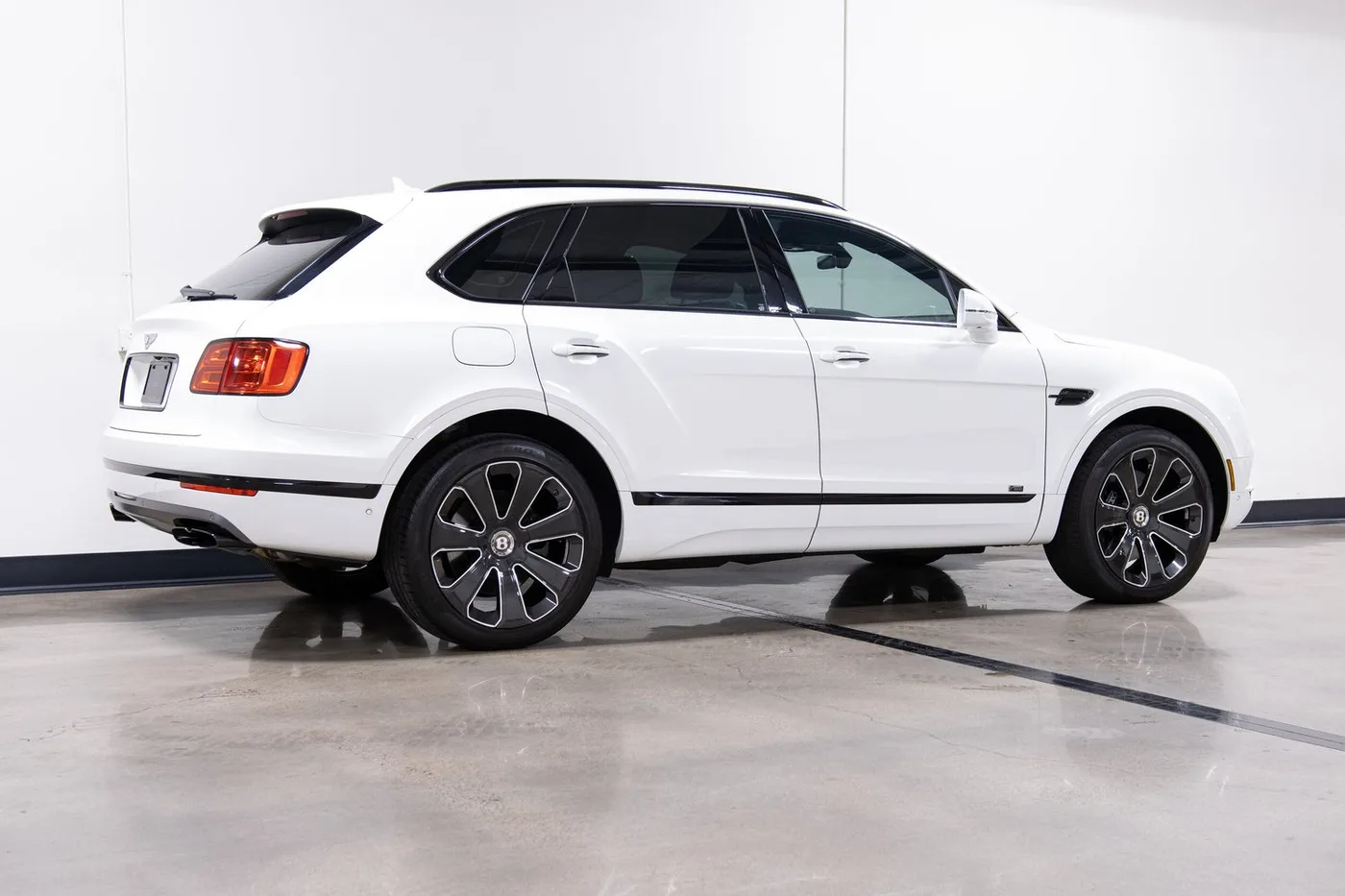 2020 Bentley Bentayga sold by a specialist dealer in Costa Mesa, United States, photo 8 of 15