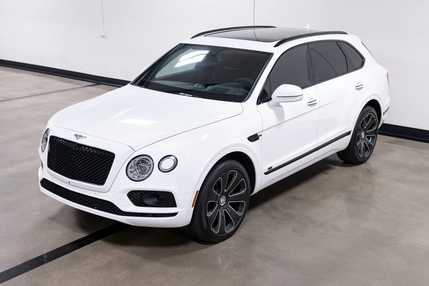 2020 Bentley Bentayga sold by a specialist dealer in Costa Mesa, United States, photo 13 of 15