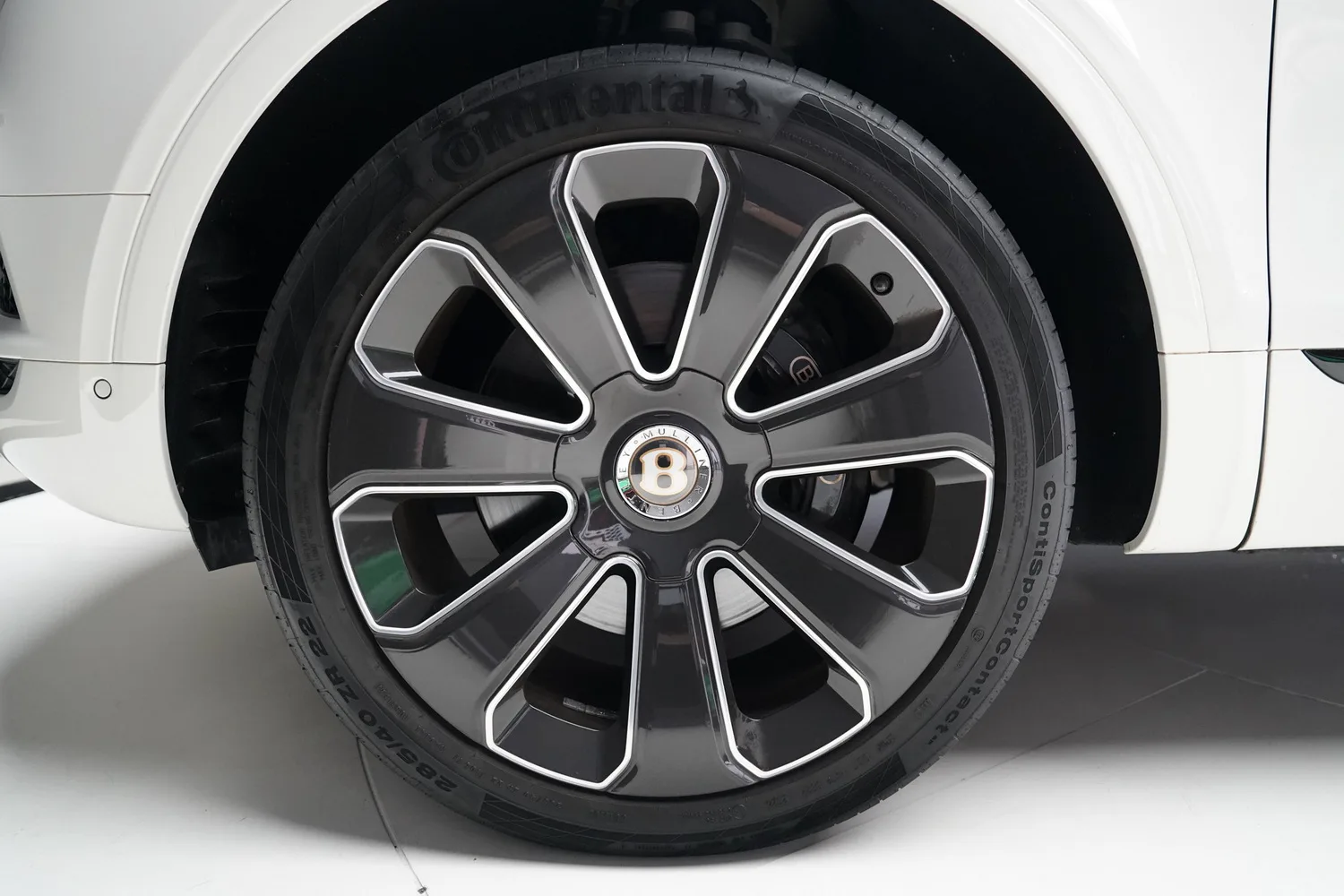 2020 Bentley Bentayga V8 Design Series, 2/16