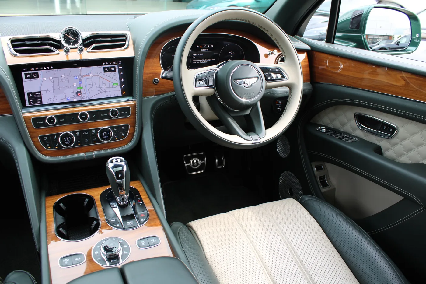 2020 Bentley Bentayga V8 angeboten von einer Vertragshändlergruppe in Cheltenham, Vereinigtes Königreich, Foto 3 von 25