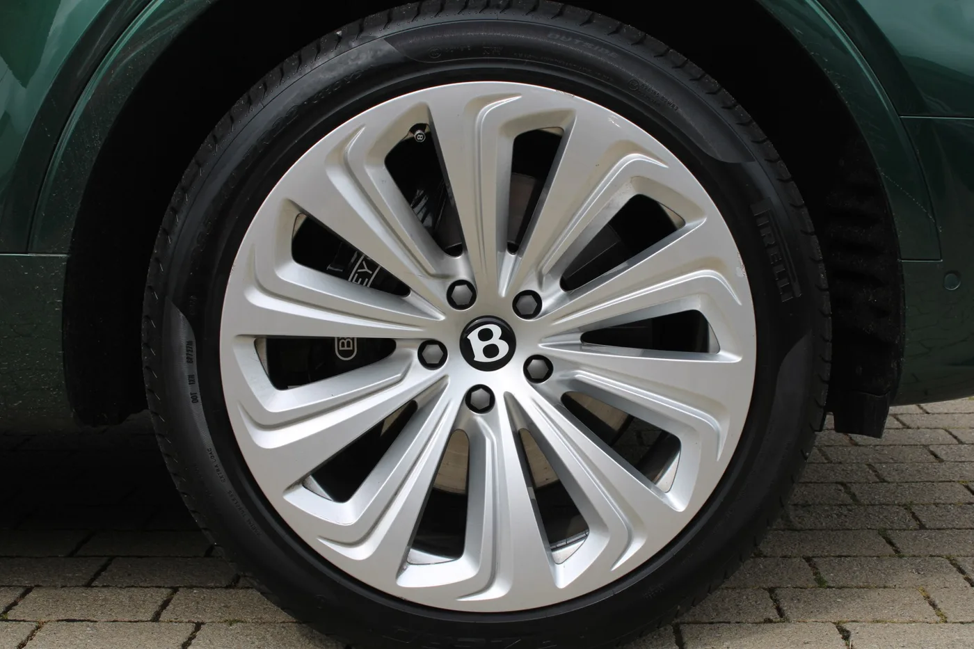 2020 Bentley Bentayga V8 angeboten von einer Vertragshändlergruppe in Cheltenham, Vereinigtes Königreich, Foto 4 von 25