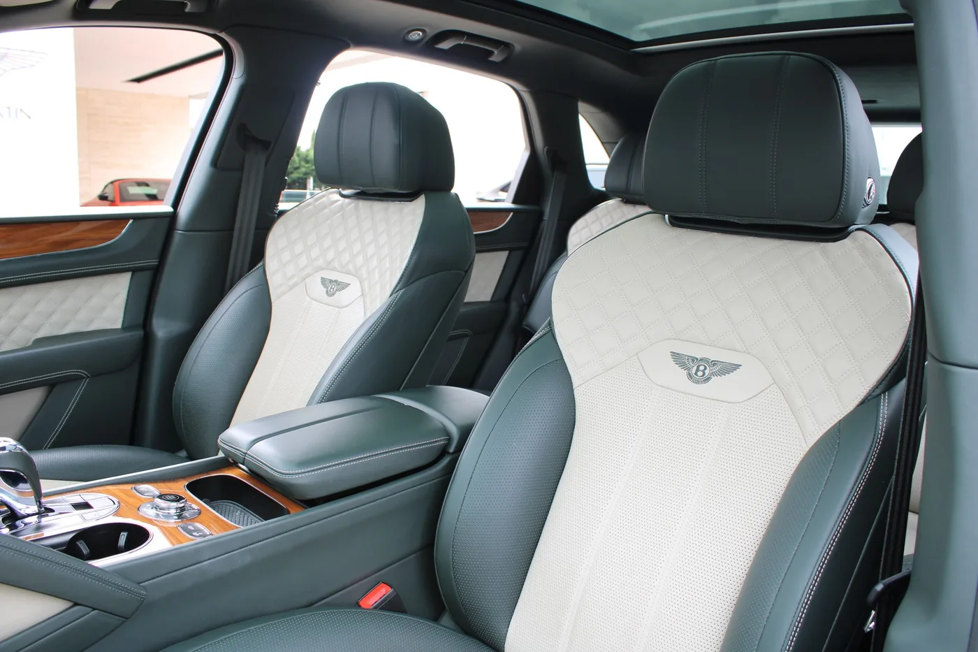 2020 Bentley Bentayga V8 angeboten von einer Vertragshändlergruppe in Cheltenham, Vereinigtes Königreich, Foto 18 von 25