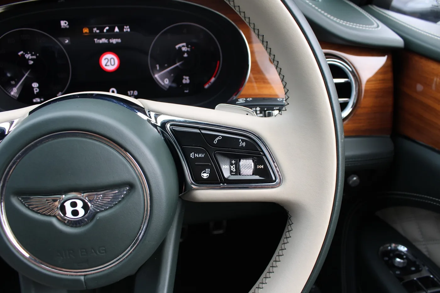 2020 Bentley Bentayga V8 angeboten von einer Vertragshändlergruppe in Cheltenham, Vereinigtes Königreich, Foto 23 von 25