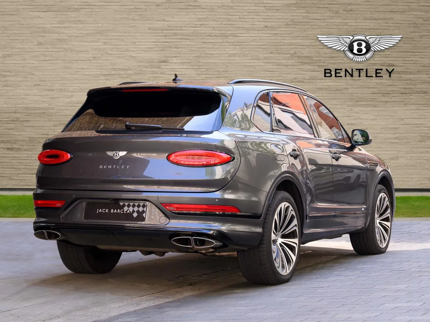 2020 Bentley Bentayga V8 offered by a franchised dealer group in London, United Kingdom, photo 3 of 25
