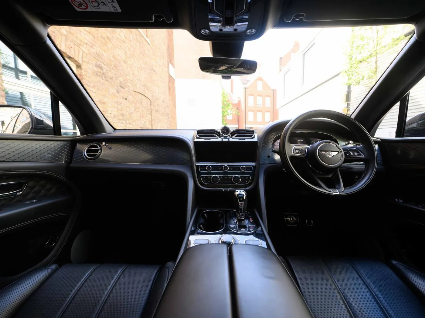 2020 Bentley Bentayga V8 offered by a franchised dealer group in London, United Kingdom, photo 4 of 25