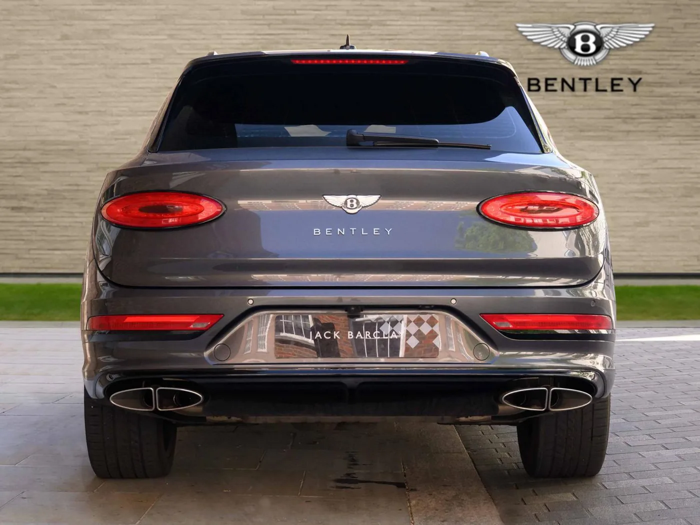 2020 Bentley Bentayga V8 offered by a franchised dealer group in London, United Kingdom, photo 8 of 25