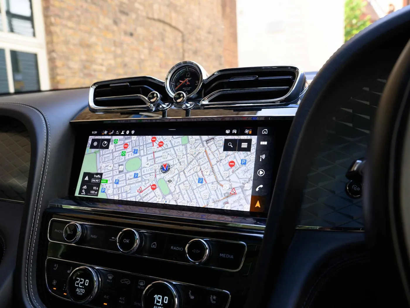 2020 Bentley Bentayga V8 offered by a franchised dealer group in London, United Kingdom, photo 14 of 25