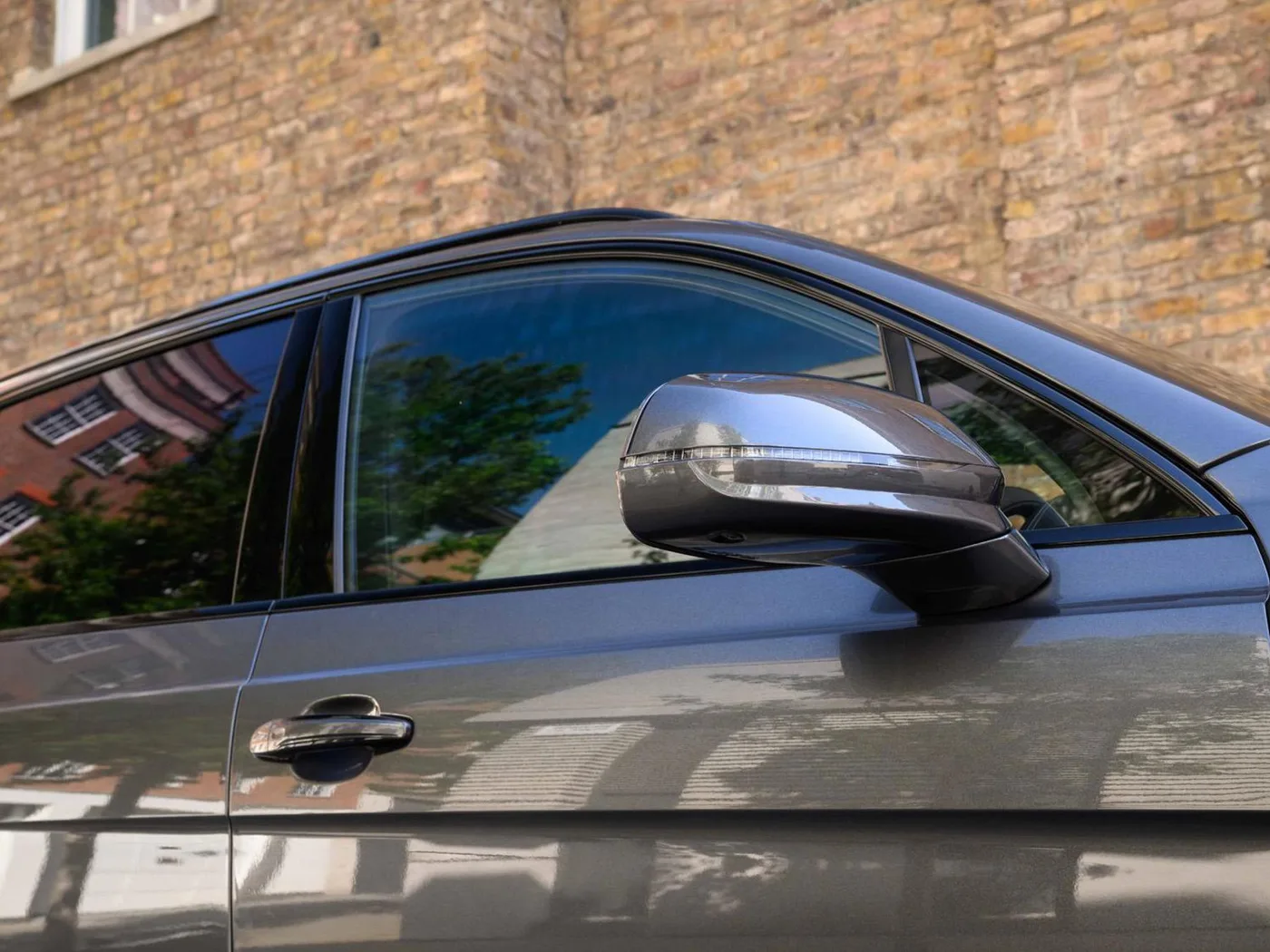 2020 Bentley Bentayga V8 offered by a franchised dealer group in London, United Kingdom, photo 15 of 25